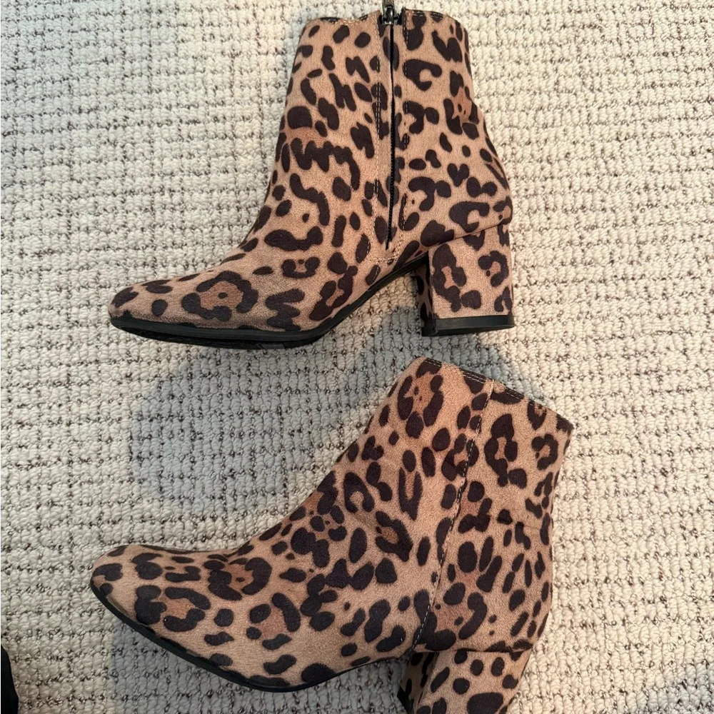 TIME AND TRU | Leopard Print Ankle Heeled Boots size 8